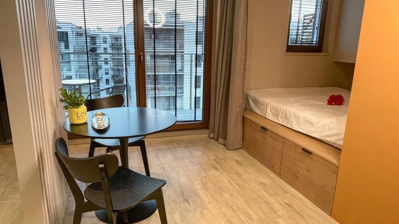 Comfortable 1-Room Apartment Close To The Center Варшава Екстериор снимка